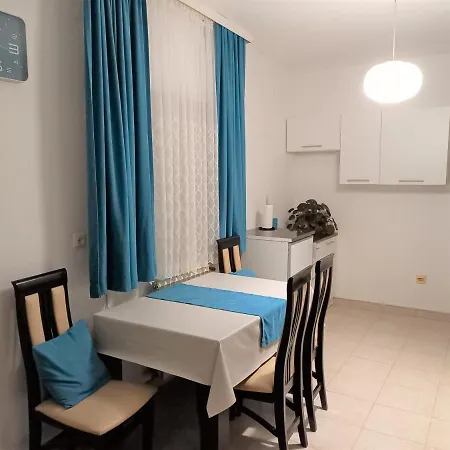 Bonem Studio Apartman Gradiska Апартаменты