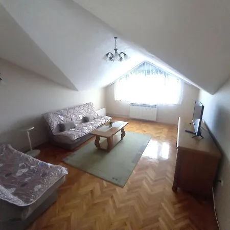 Bonem Studio Apartman Gradiska *